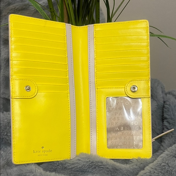Kate Spade Cream Women's Wallet - Picture 2 of 12